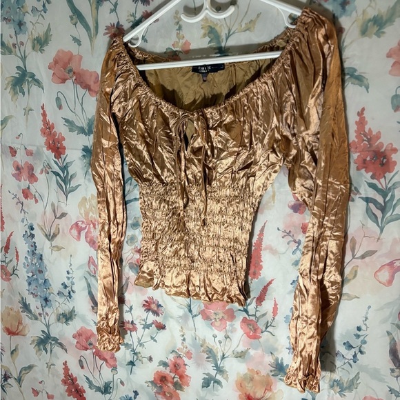 Rampage Gold Ruched Long Sleeve Blouse - Picture 2 of 10